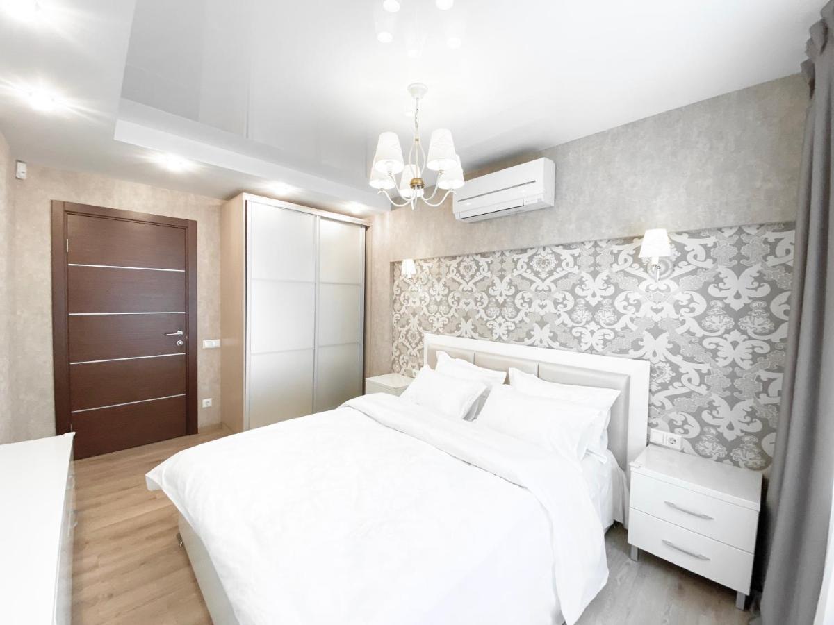 2-Bedroom Apartment Most City Area, Ekaterynoslav Square Dnjepropetovsk Buitenkant foto