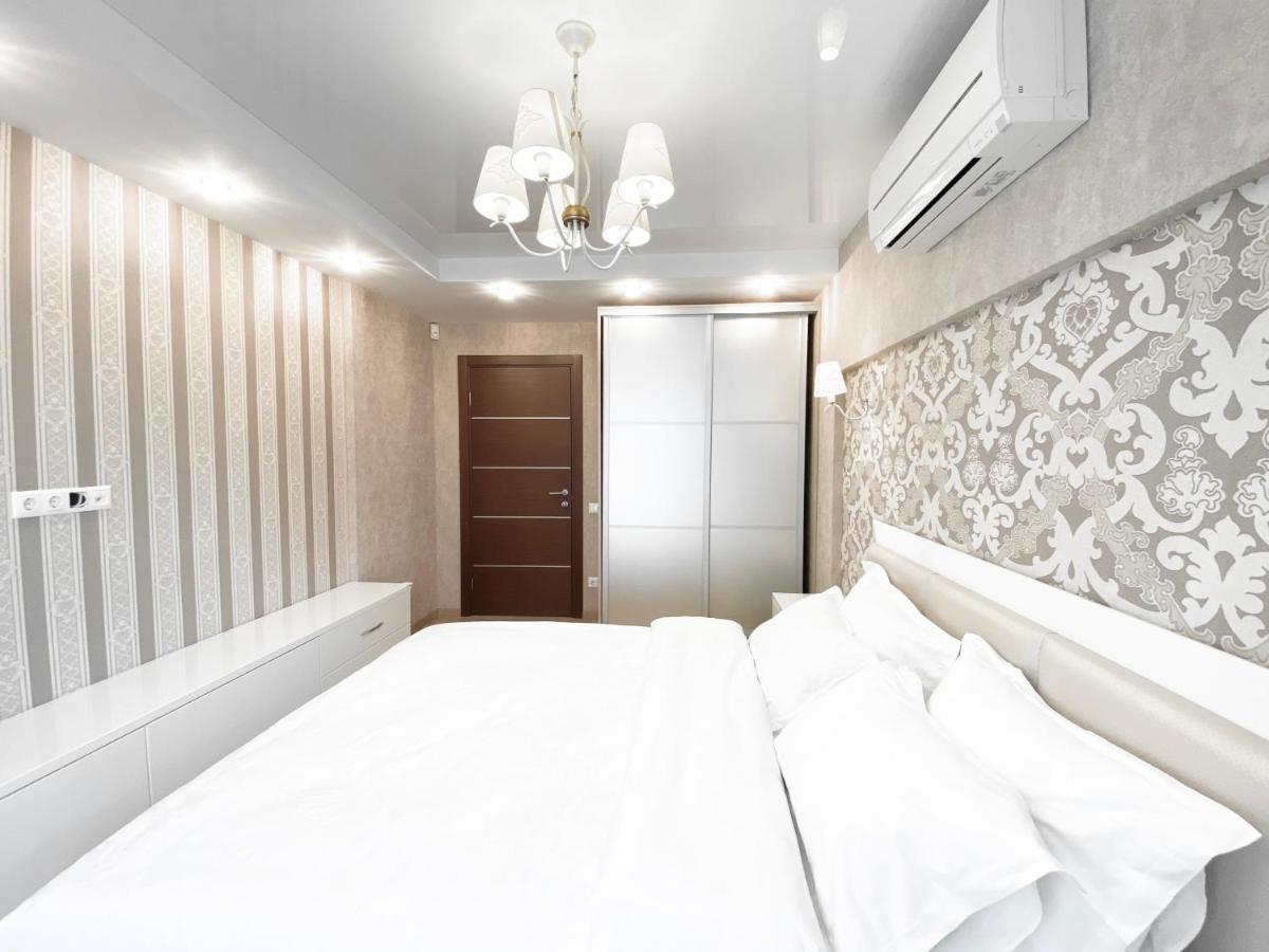 2-Bedroom Apartment Most City Area, Ekaterynoslav Square Dnjepropetovsk Buitenkant foto
